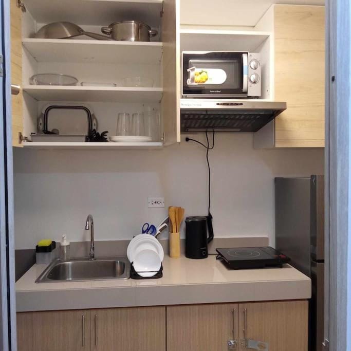 1014 - Cavite Minimalist Condo with Resort-like Amenities & Hi Speed Wifi Apartment in Calabarzon