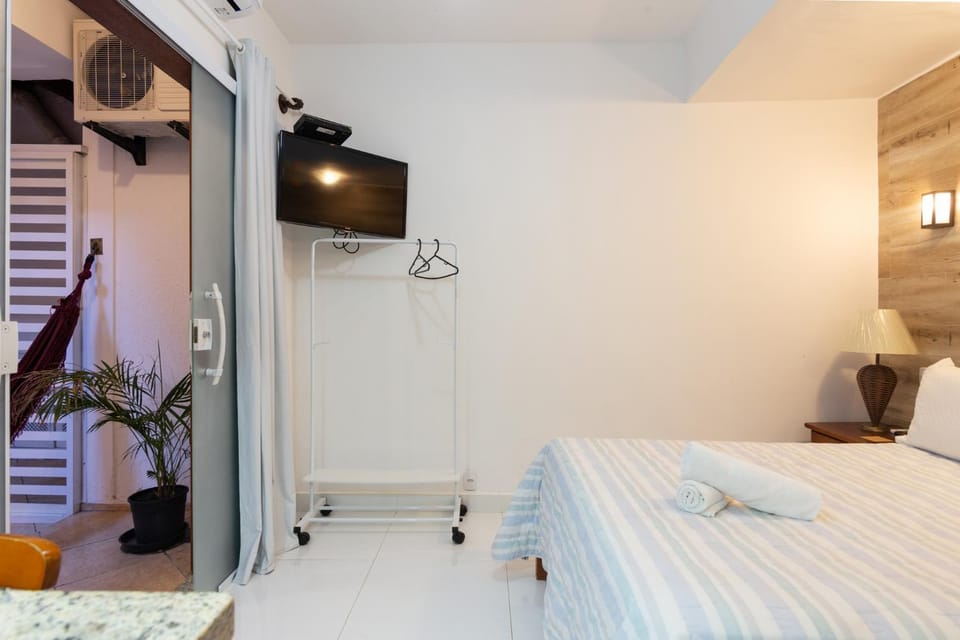 Bed, TV and multimedia, Photo of the whole room, Bedroom, air conditioner