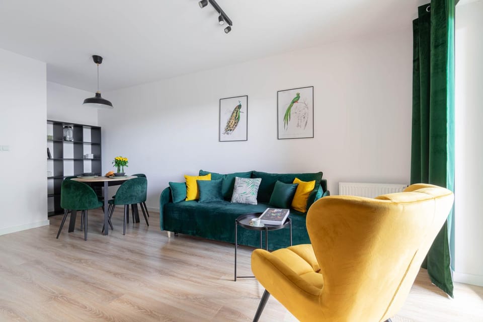 TV and multimedia, Living room, Seating area, Dining area, flat iron, internet, internet