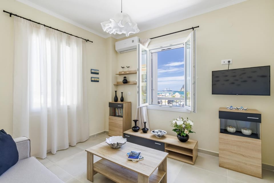 TV and multimedia, Seating area, air conditioner