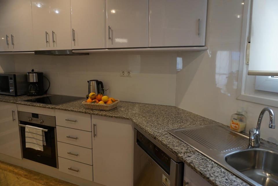 Coffee/tea facilities, Kitchen or kitchenette, dishwasher