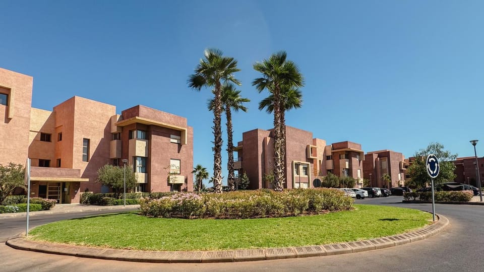 Property building, Neighbourhood, Natural landscape, City view, Street view, Location