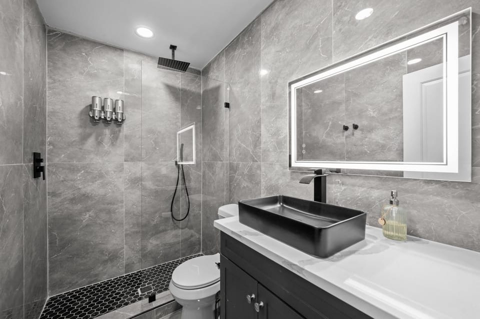 Stylish 2-BR Getaway in Heights with Pool Apartment in Houston