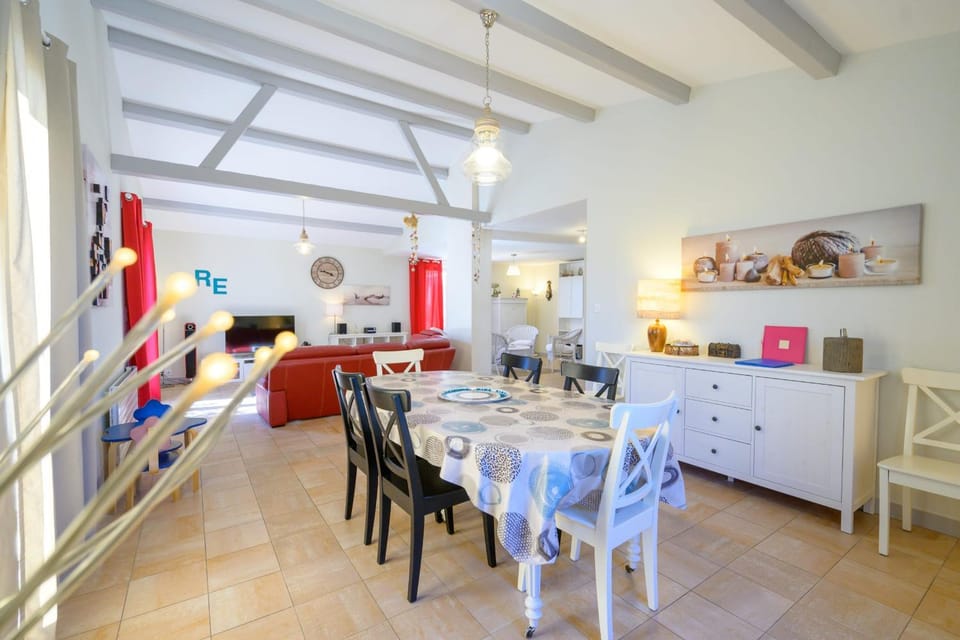 Beautiful family house with a large terrace Villa in Saint-Martin-de-Ré