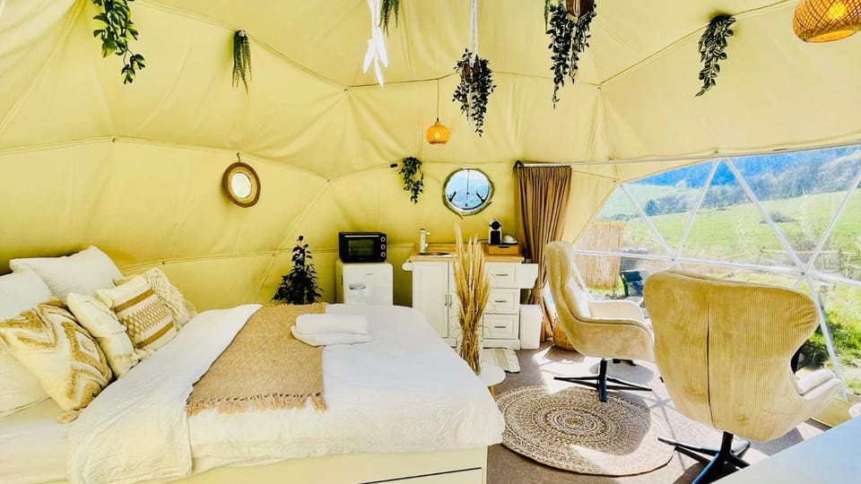 Bed, Living room, Seating area, Bedroom