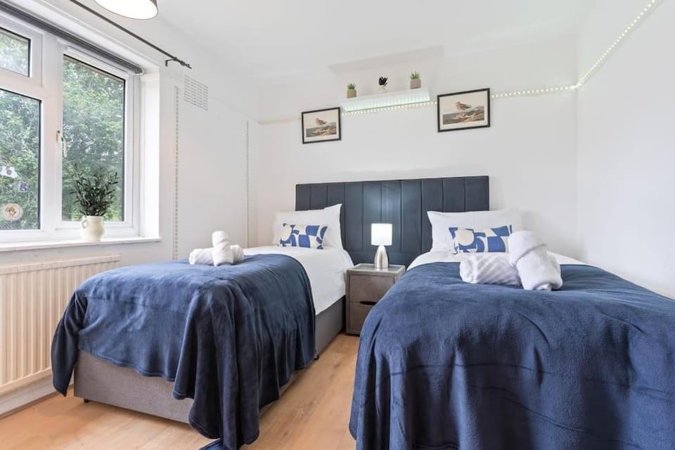 Beautiful 5 Bedroom House in Aylesbury free Parking PENN ROAD House in Aylesbury