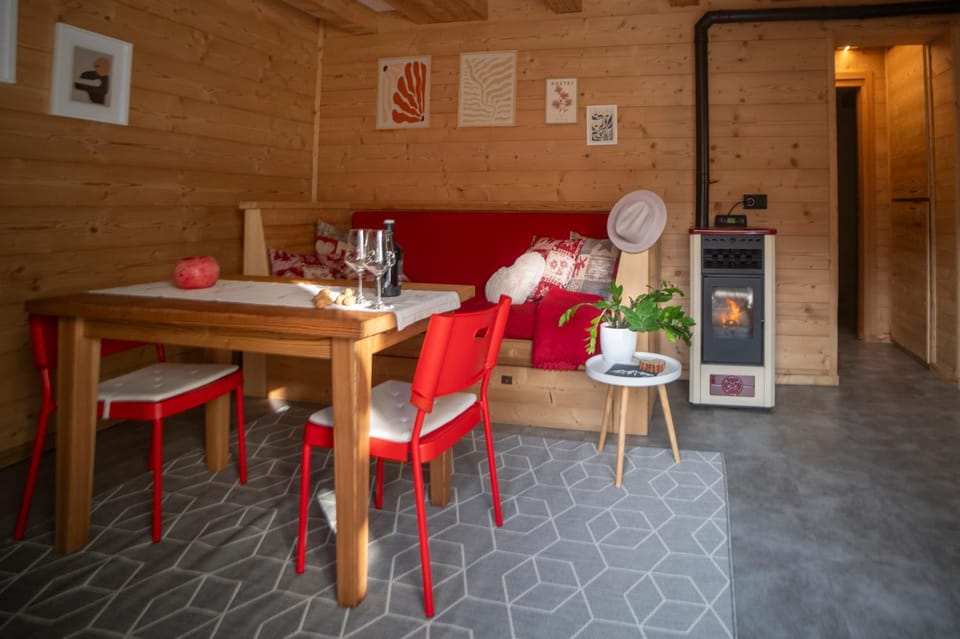 Bed, Living room, Food and drinks, Photo of the whole room, Seating area, Dining area, Bedroom, Drinks