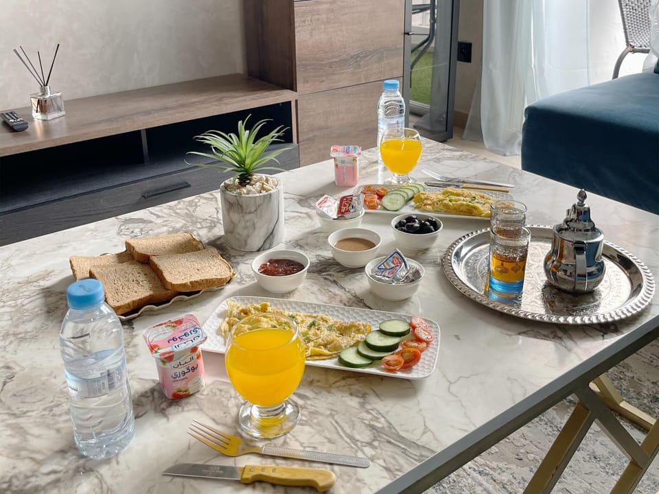 Property building, Swimming pool, Breakfast
