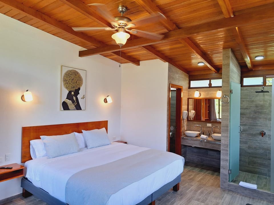 Bed, Bathroom, Photo of the whole room, Bedroom