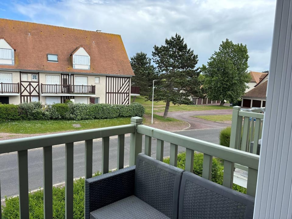 Duplex avec balcon, accès direct plage, parking privatif - FR-1-465-118 Apartment in Normandy