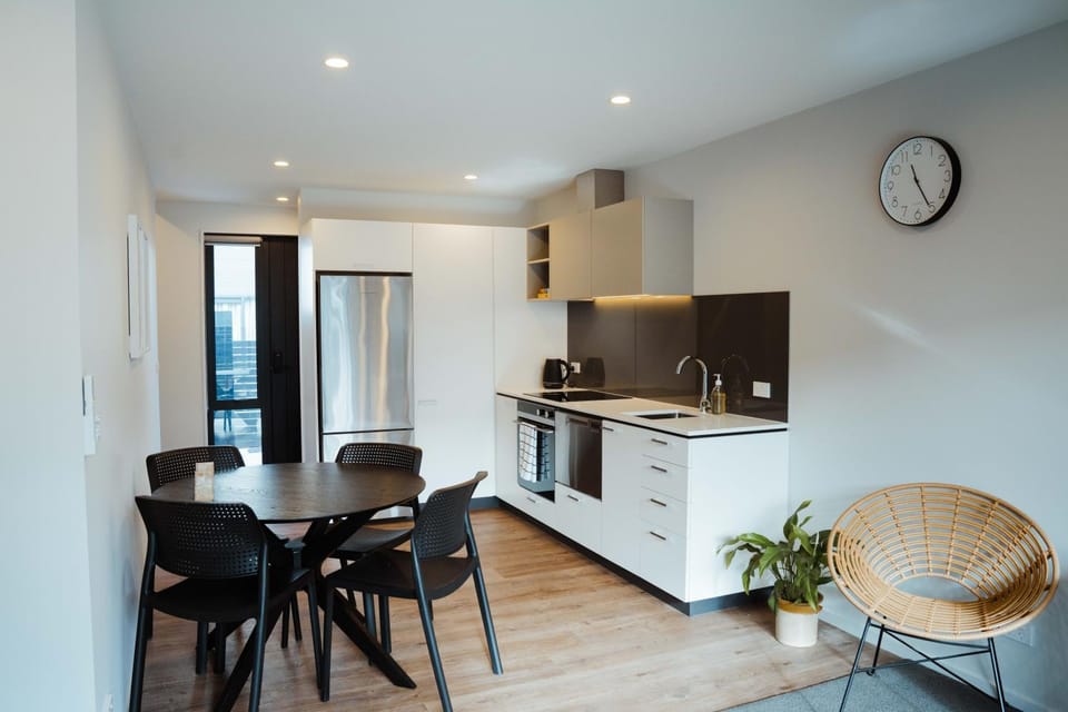Kitchen or kitchenette, Seating area, Dining area, oven, pet friendly, stove