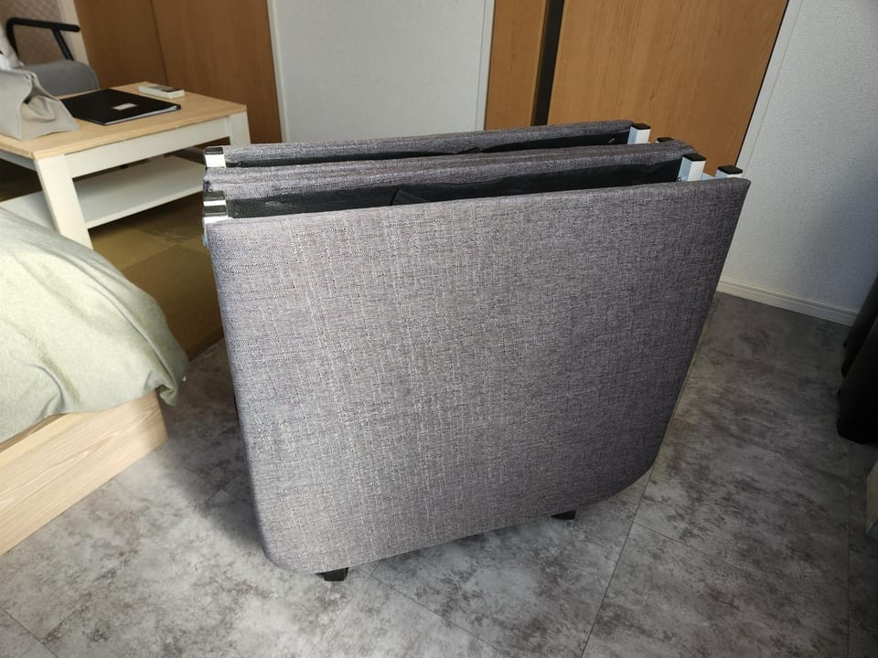 Bed, Living room
