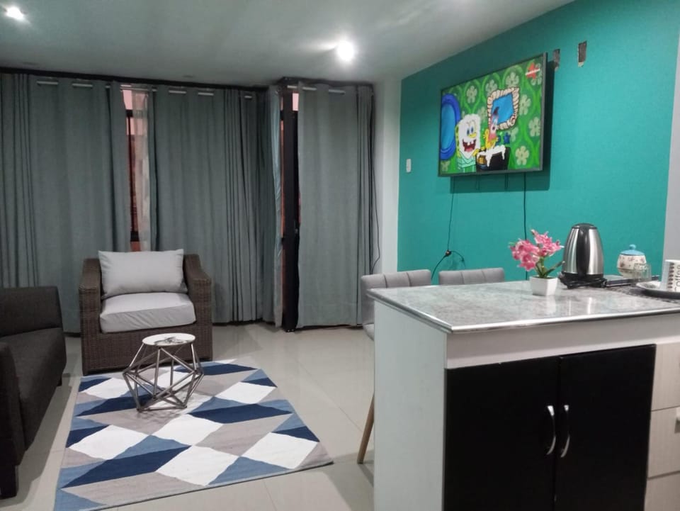 TV and multimedia, Kitchen or kitchenette, Living room, Seating area, Dining area