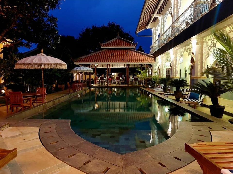Swimming pool