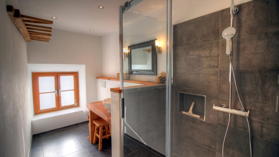 Chasa Jaro Bed and Breakfast in Canton of Grisons