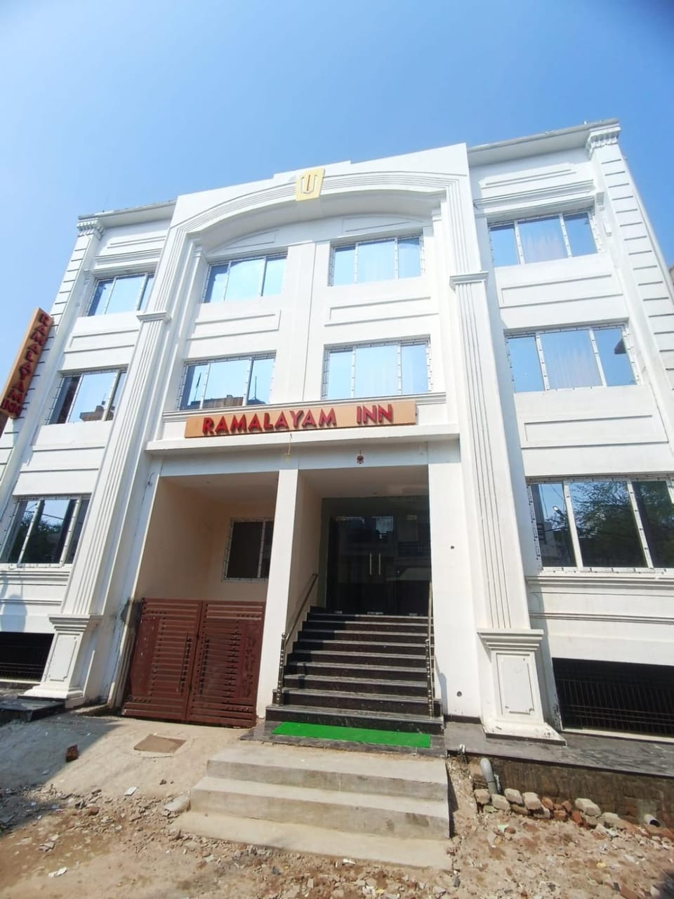 Facade/entrance