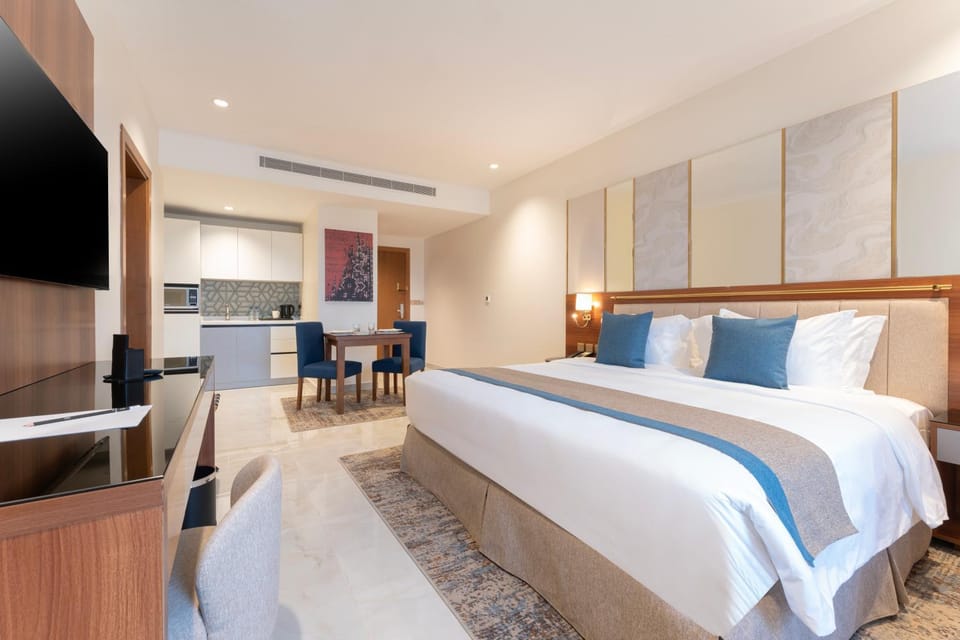 TV and multimedia, Kitchen or kitchenette, Seating area, Dining area, Bedroom