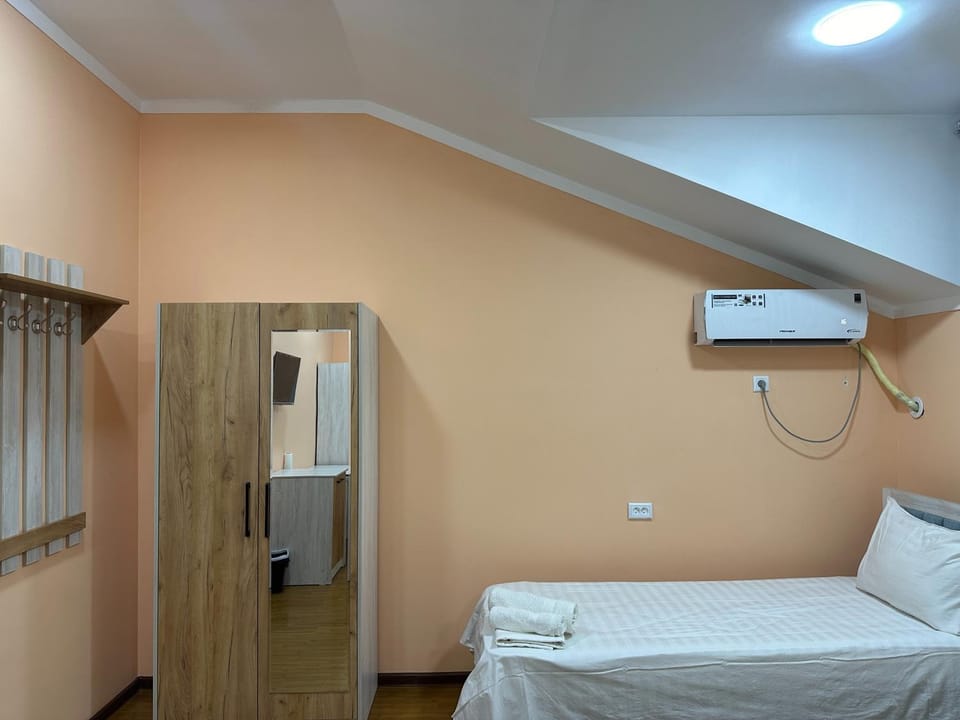 Bed, TV and multimedia, Bedroom, air conditioner