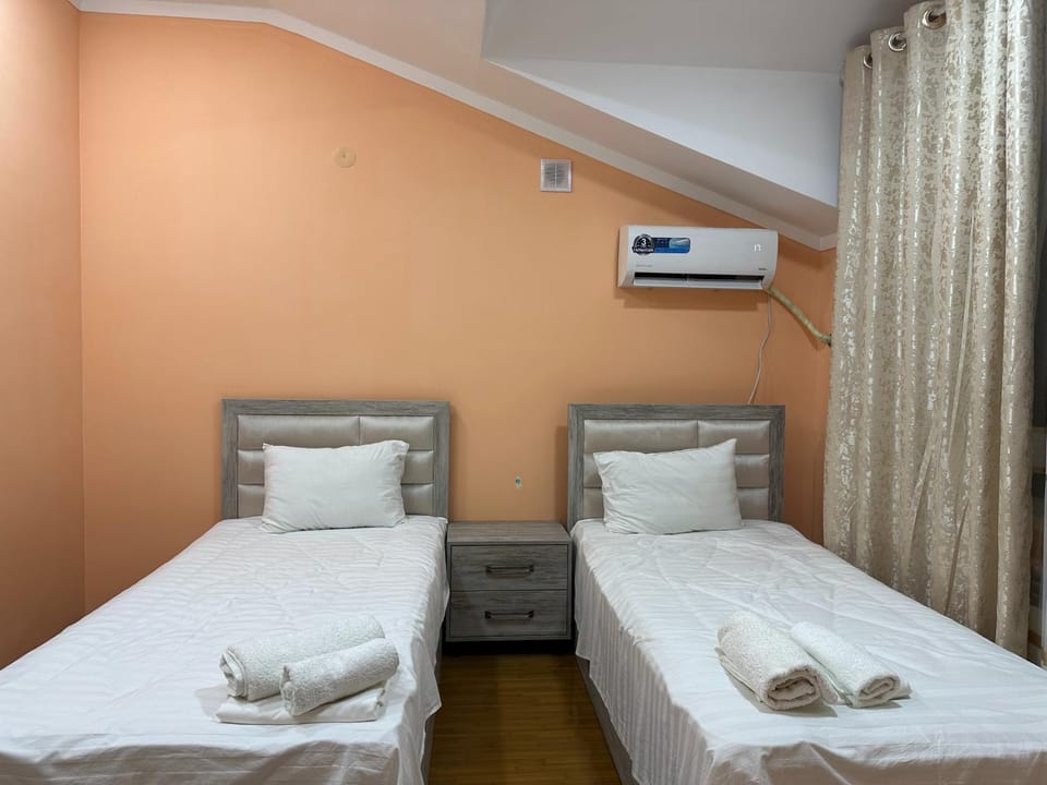 Bed, Photo of the whole room, Bedroom, air conditioner