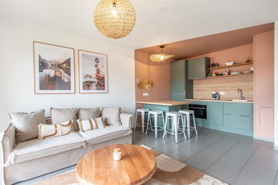 Kitchen or kitchenette, Seating area