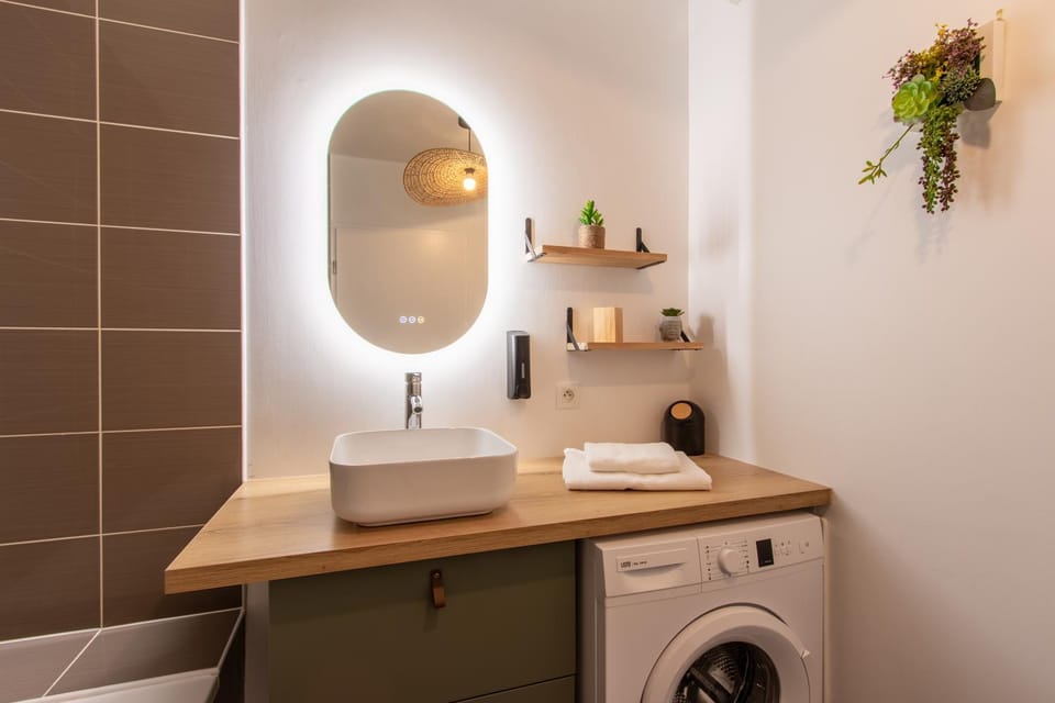 Bathroom, washing machine