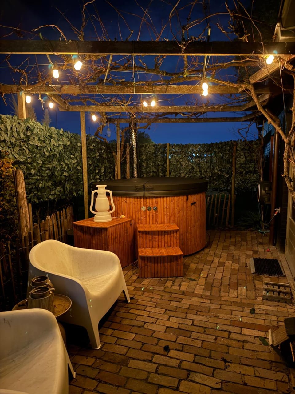 Het kleine huisje met Hottub Bed and Breakfast in Emmen