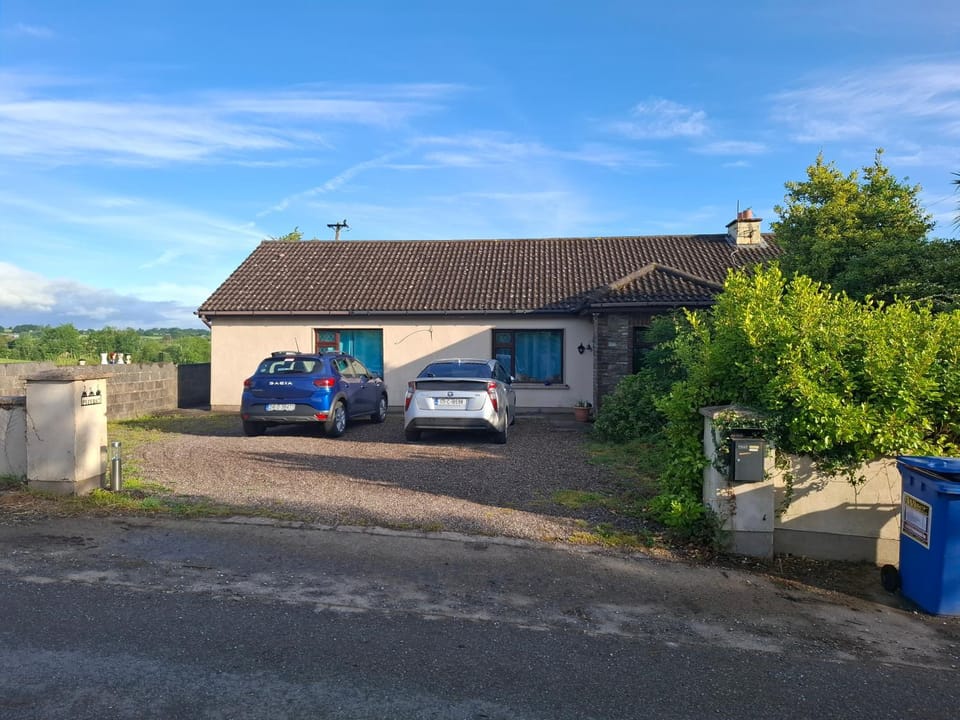 Room in a private house in the middle of countryside first store or bar within 10 min drive cats in the property Vacation rental in County Cork