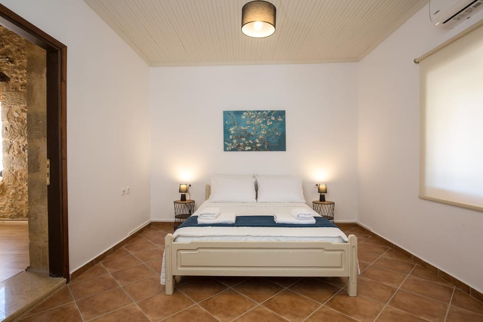 Bed, Photo of the whole room, Bedroom, air conditioner