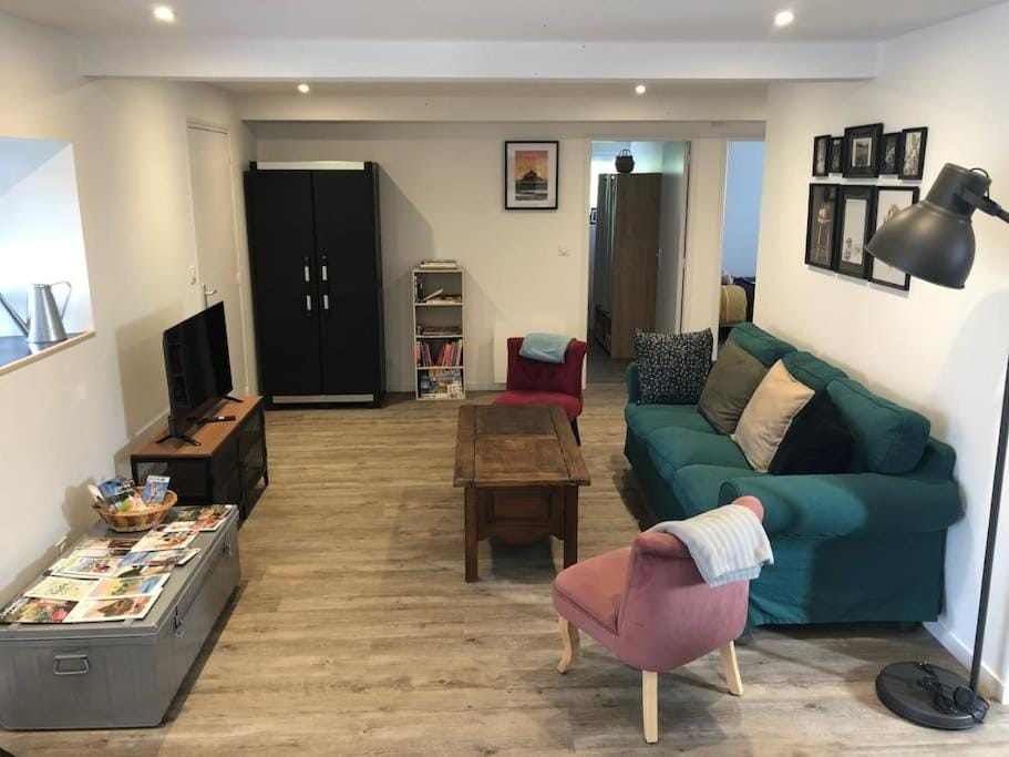 Communal lounge/ TV room, TV and multimedia, Living room, Seating area