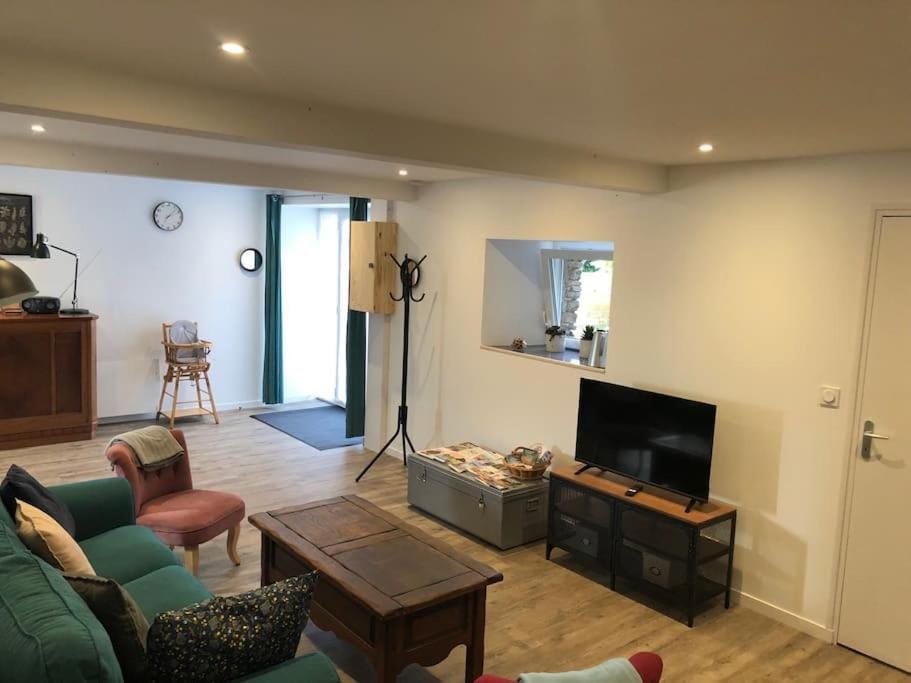 Communal lounge/ TV room, TV and multimedia, Living room, Seating area