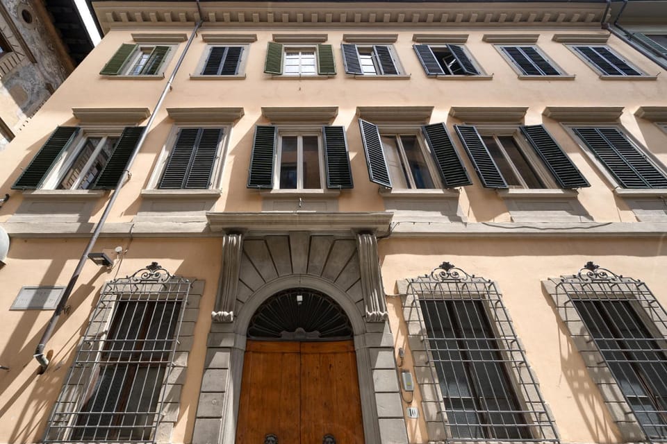 Facade/entrance, Day, City view