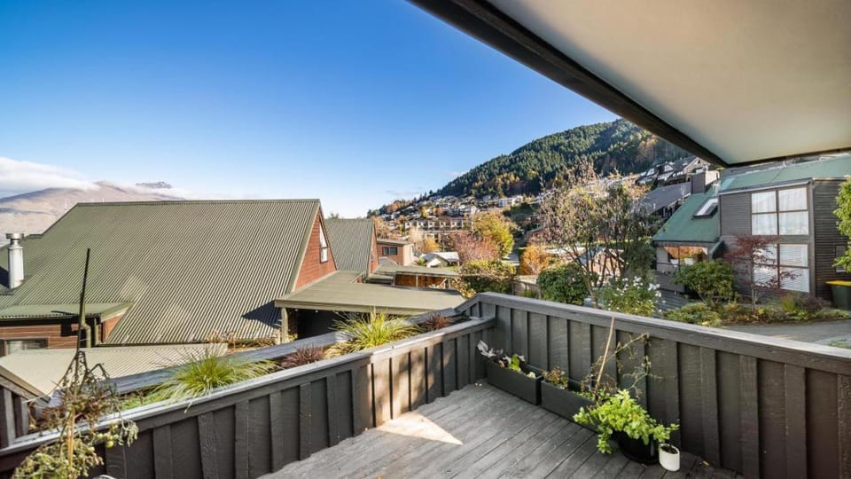 Property building, View (from property/room), Balcony/Terrace, Mountain view