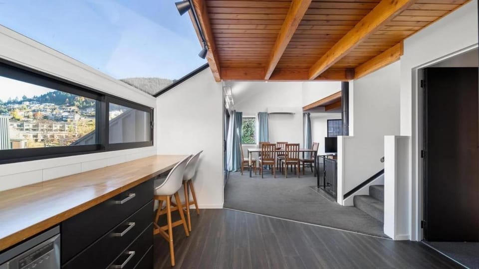 View (from property/room), Seating area, Dining area