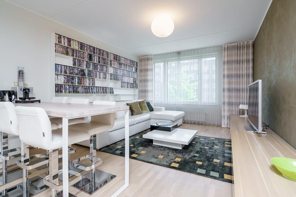 TV and multimedia, Living room, Seating area, Dining area