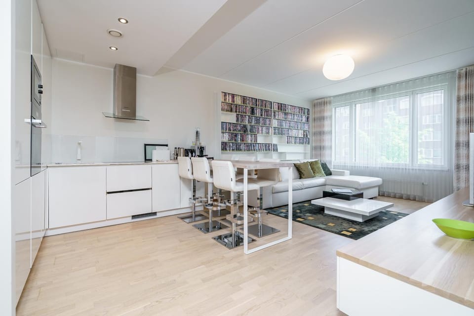 Kitchen or kitchenette, Living room, Seating area, Dining area