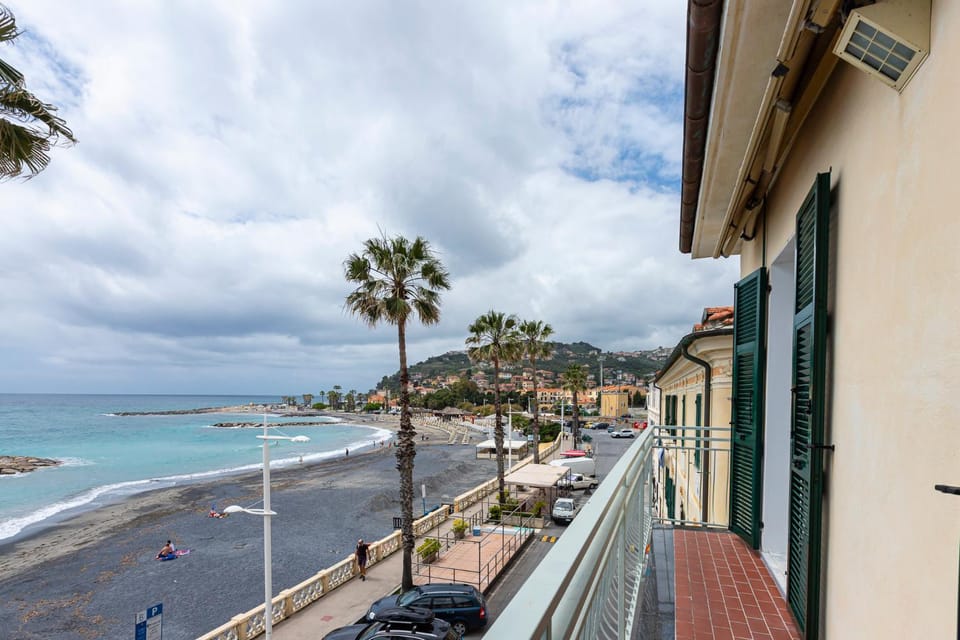 Property building, Balcony/Terrace, Sea view