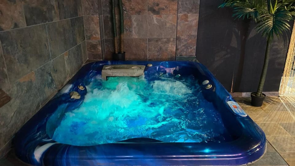 Hot Tub, Hot Tub