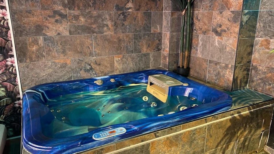 Hot Tub, Spa and wellness centre/facilities