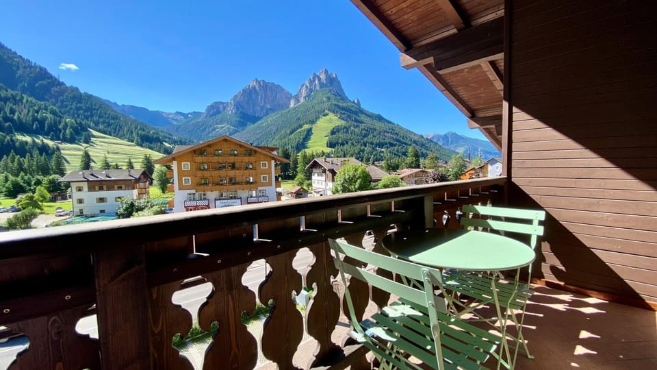Balcony/Terrace, Mountain view