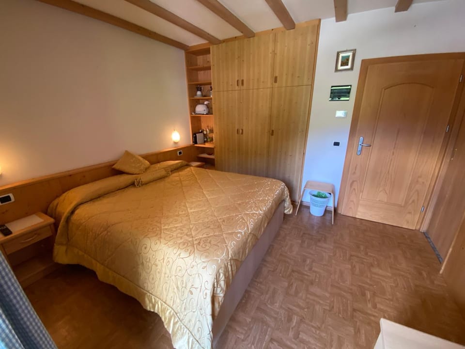 Bedroom, wardrobe