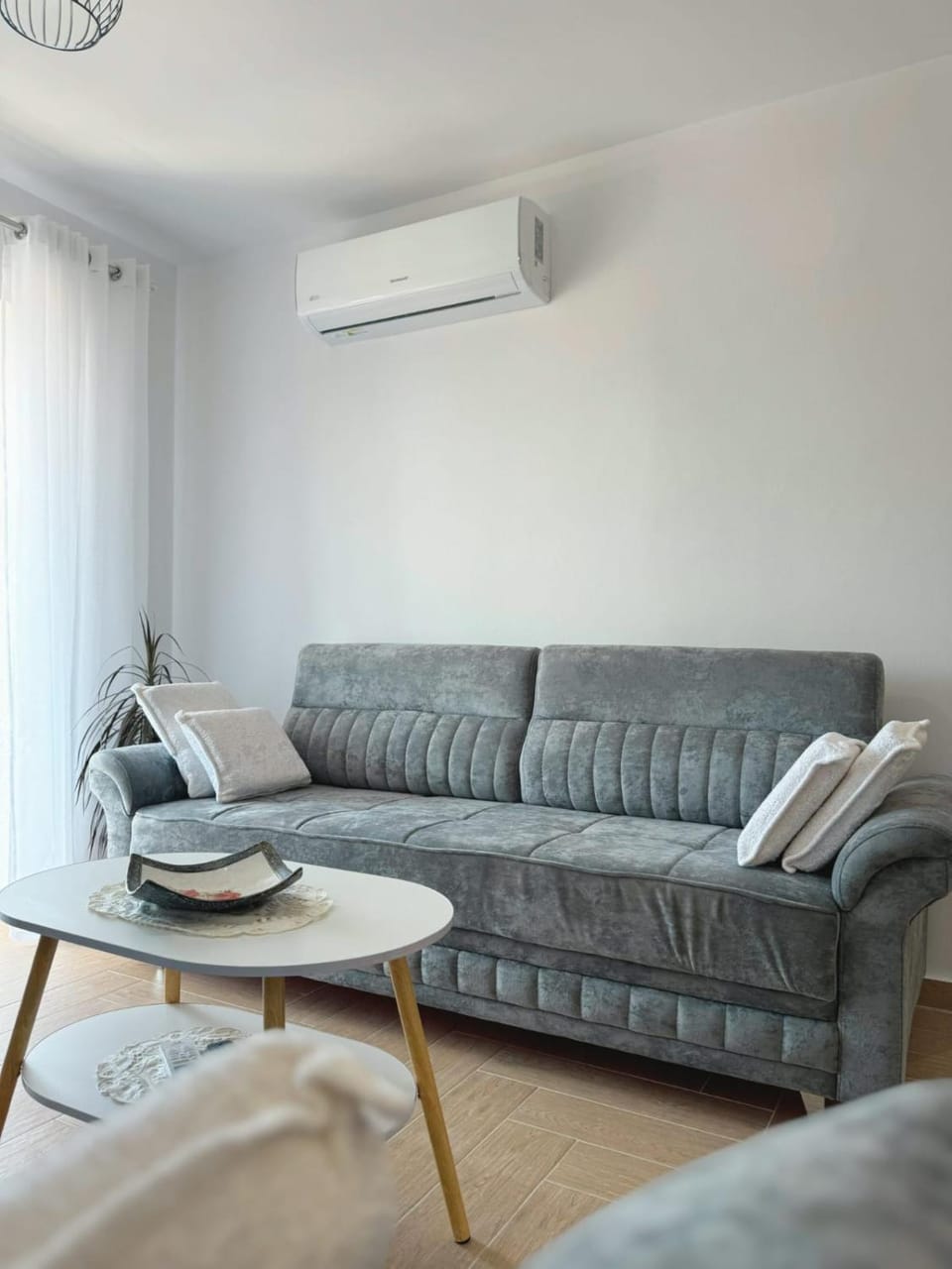 Living room, Seating area, air conditioner