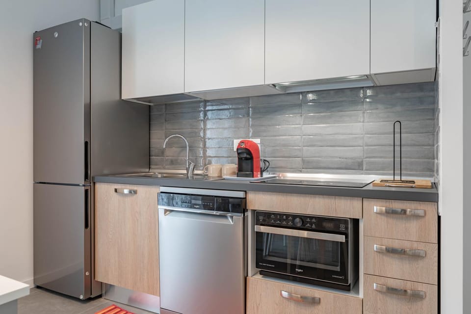Kitchen or kitchenette, oven, kitchen