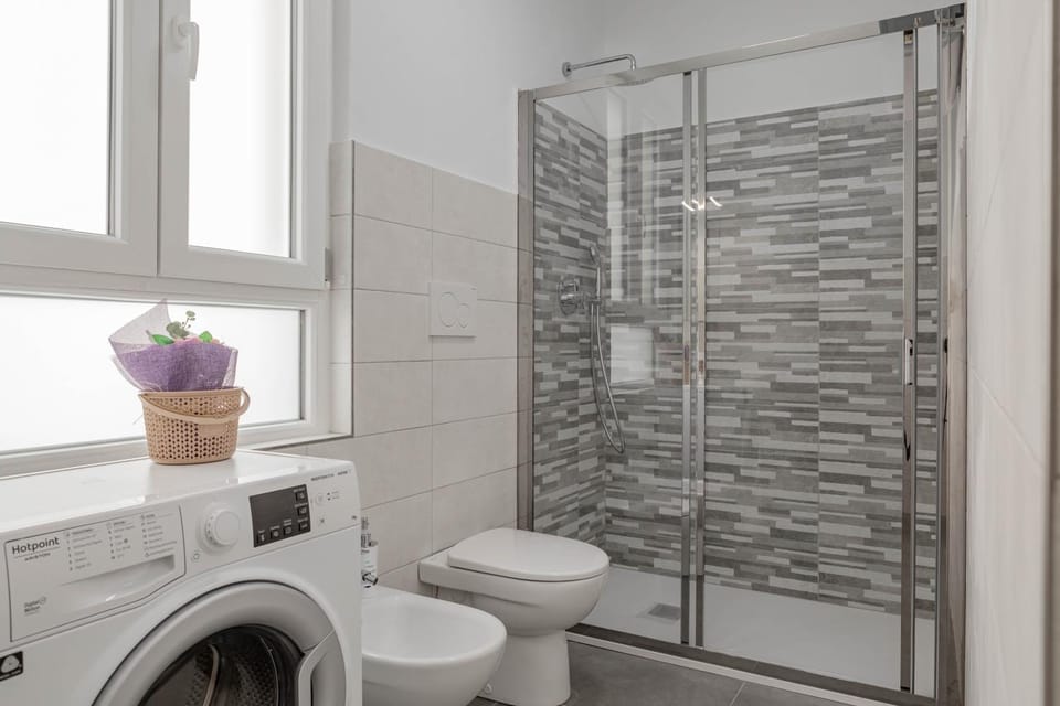 Shower, Toilet, Bathroom, washing machine