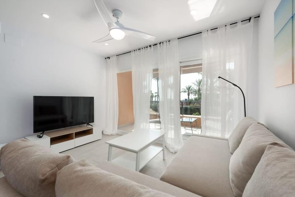 Communal lounge/ TV room, TV and multimedia, Seating area