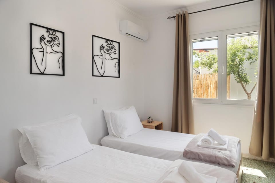 Bedroom, air conditioner