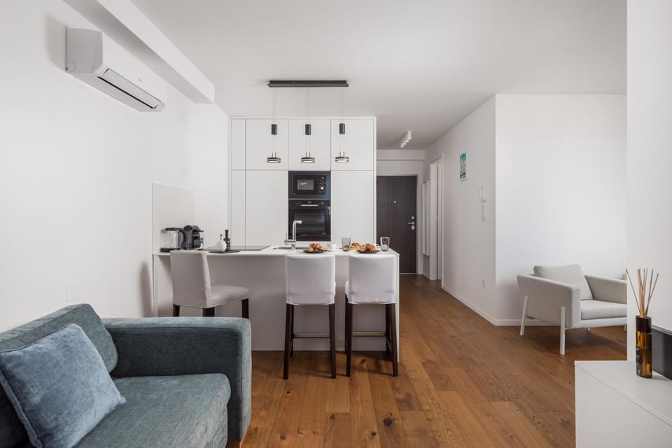 Kitchen or kitchenette, Seating area, Dining area