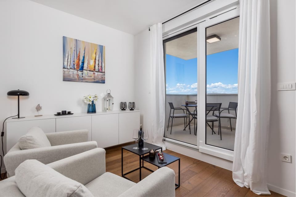 View (from property/room), Balcony/Terrace, Living room, Seating area, Sea view
