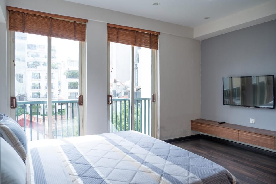 Bed, TV and multimedia, View (from property/room), Balcony/Terrace, Photo of the whole room, Evening entertainment, Bedroom