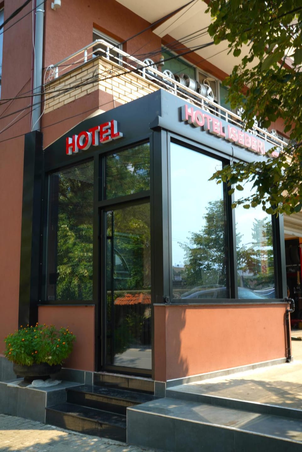 Property building, Facade/entrance, Day