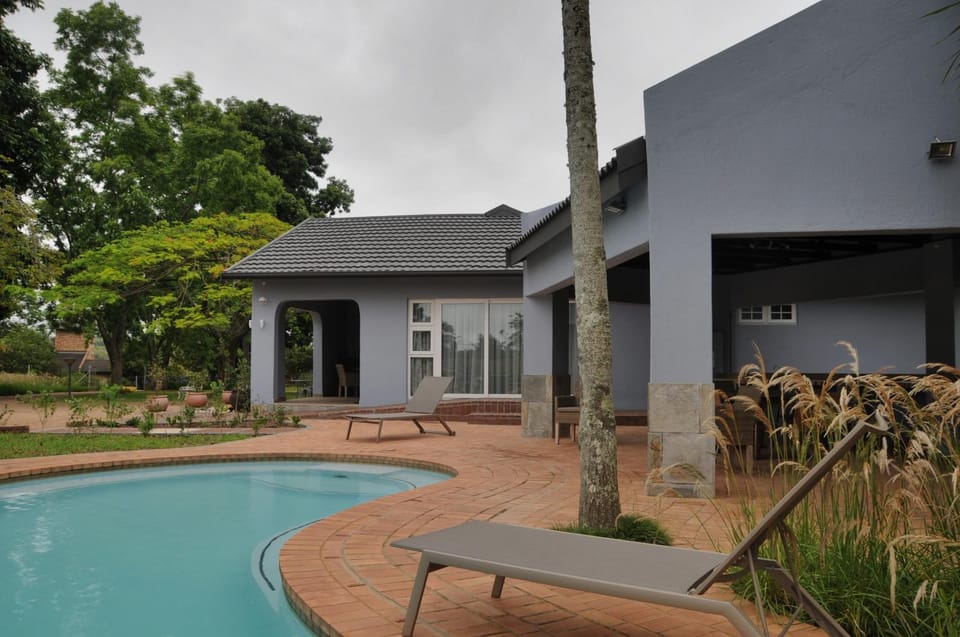 Facade/entrance, Balcony/Terrace, Swimming pool, Swimming pool